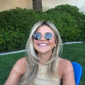 Meet your Posher, Caroline